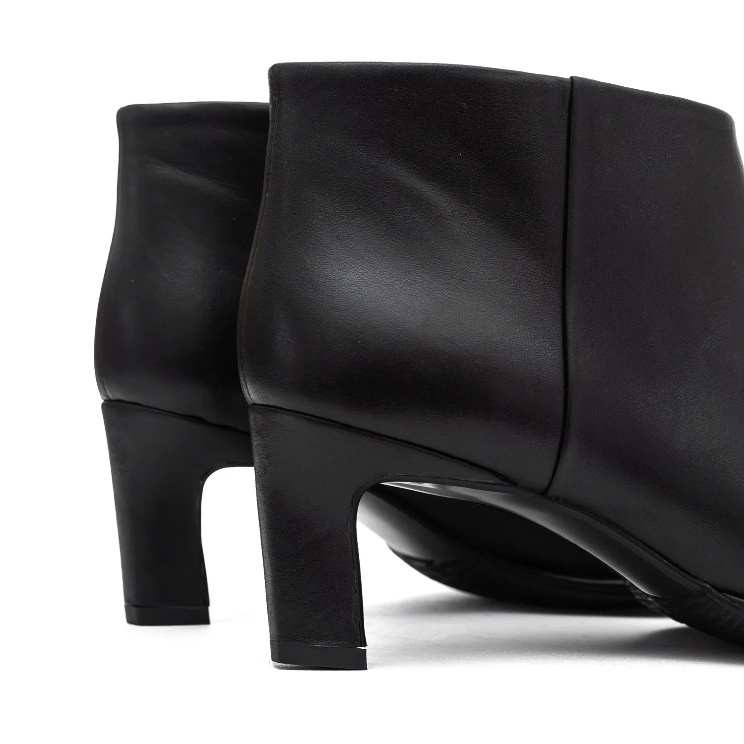 /uploads/Bella_Short_Black_3_c7fda593de.jpg_