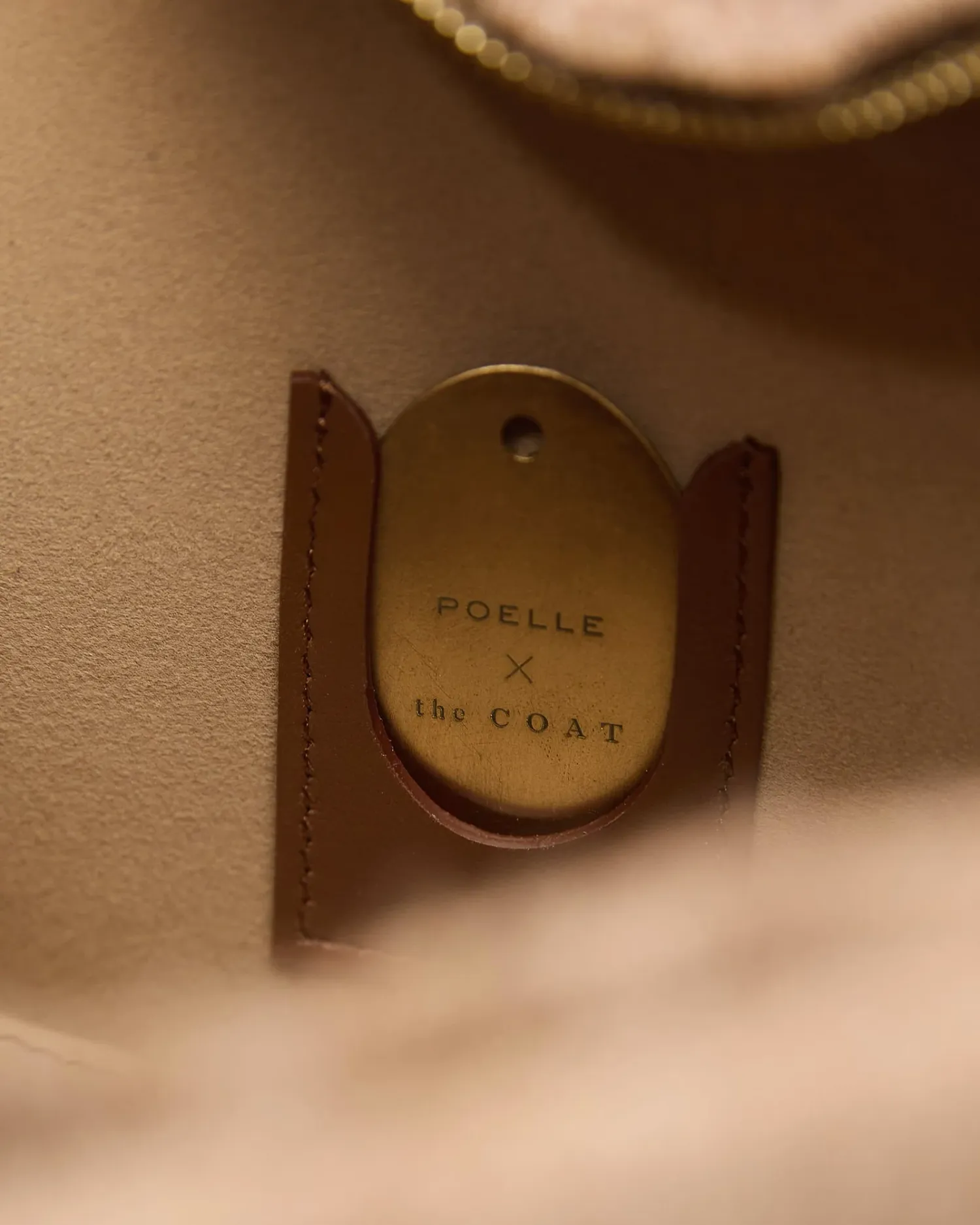 /uploads/Poelle_The_Coat130301_2_5c54b08522.webp
