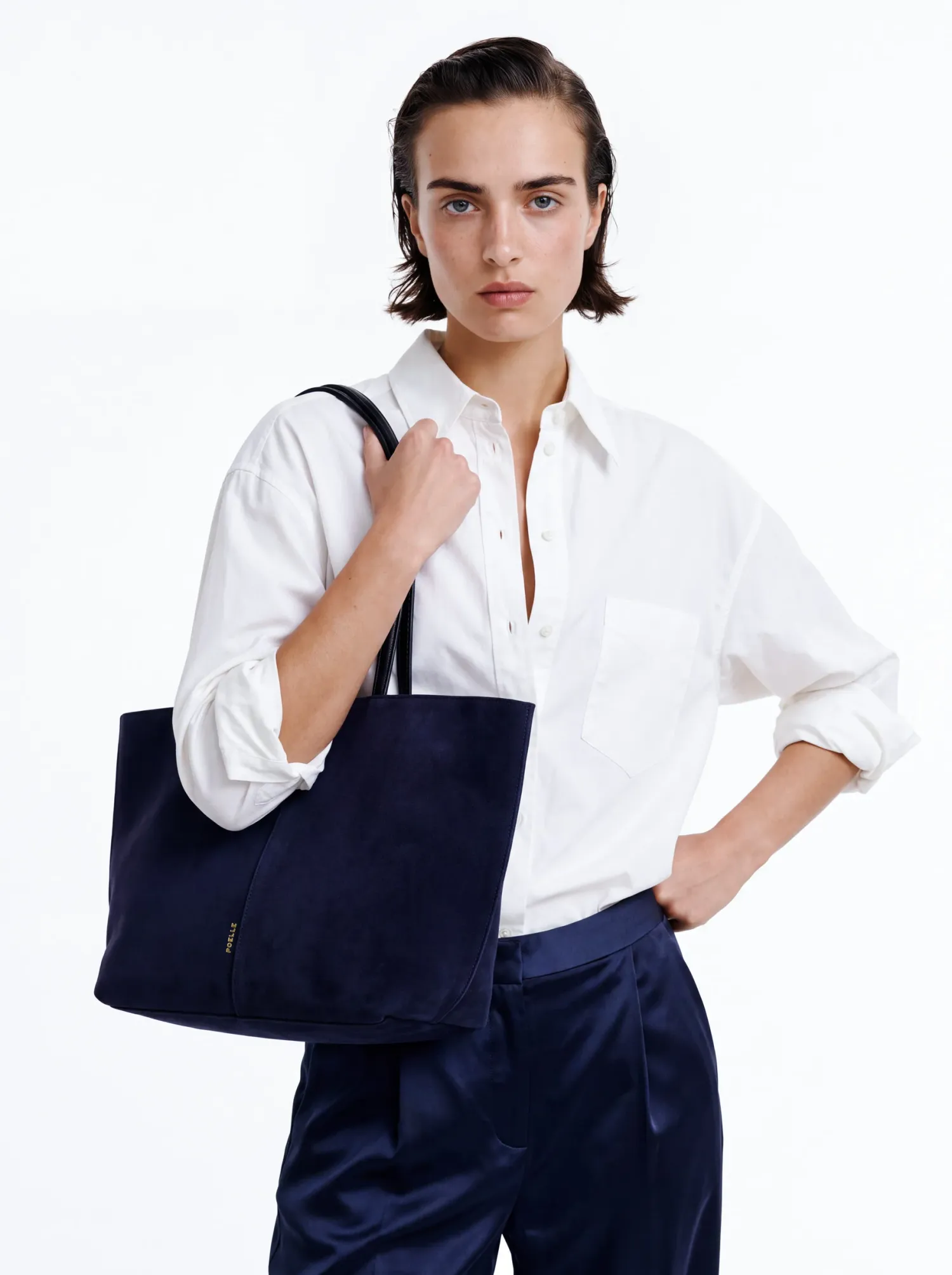 /uploads/poelle_lookbook_jane_tote_navy_01_7713a746b1.webp