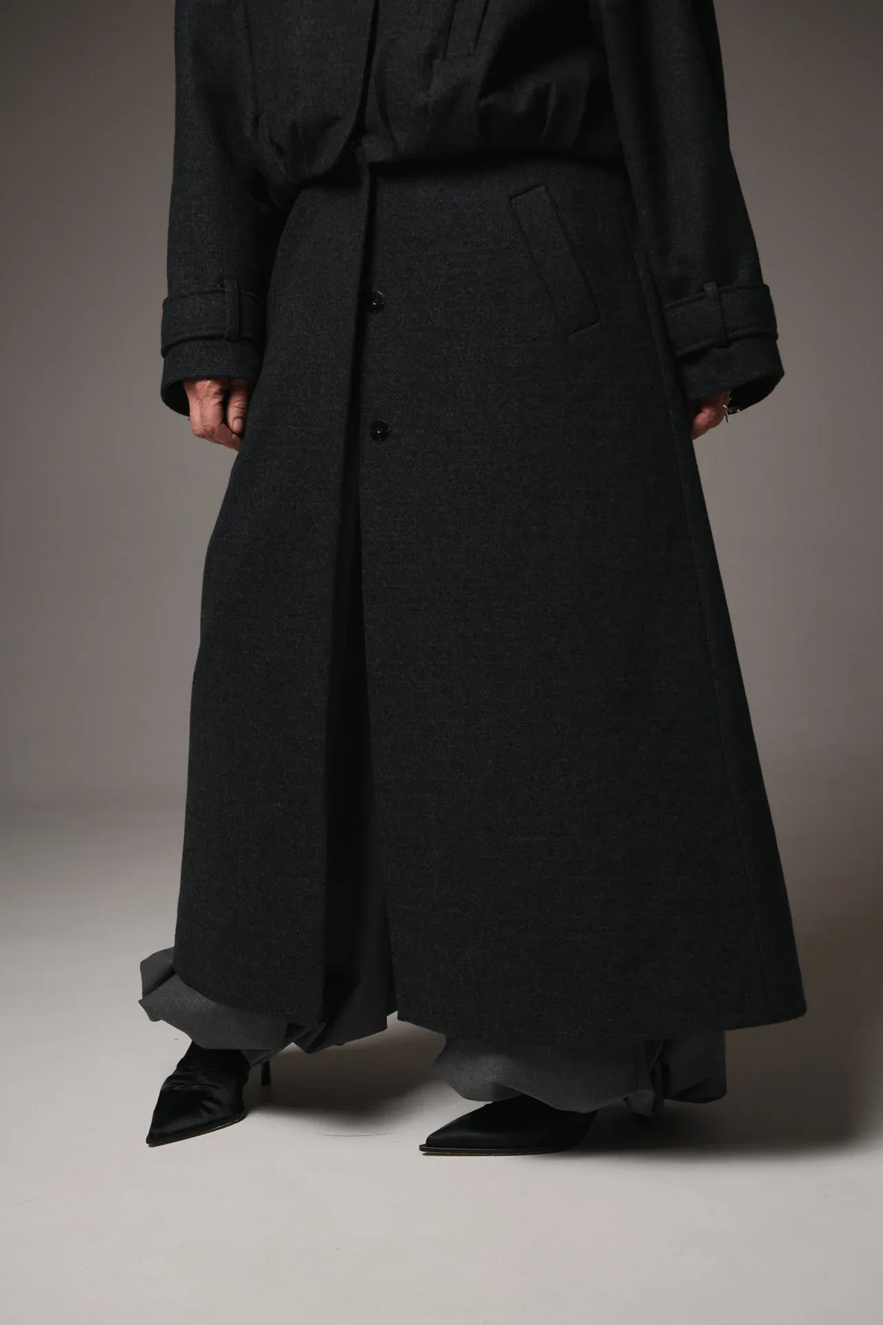 /uploads/ransformable_Wool_Bomber_Coat_3_4fe1dc5e94.webp