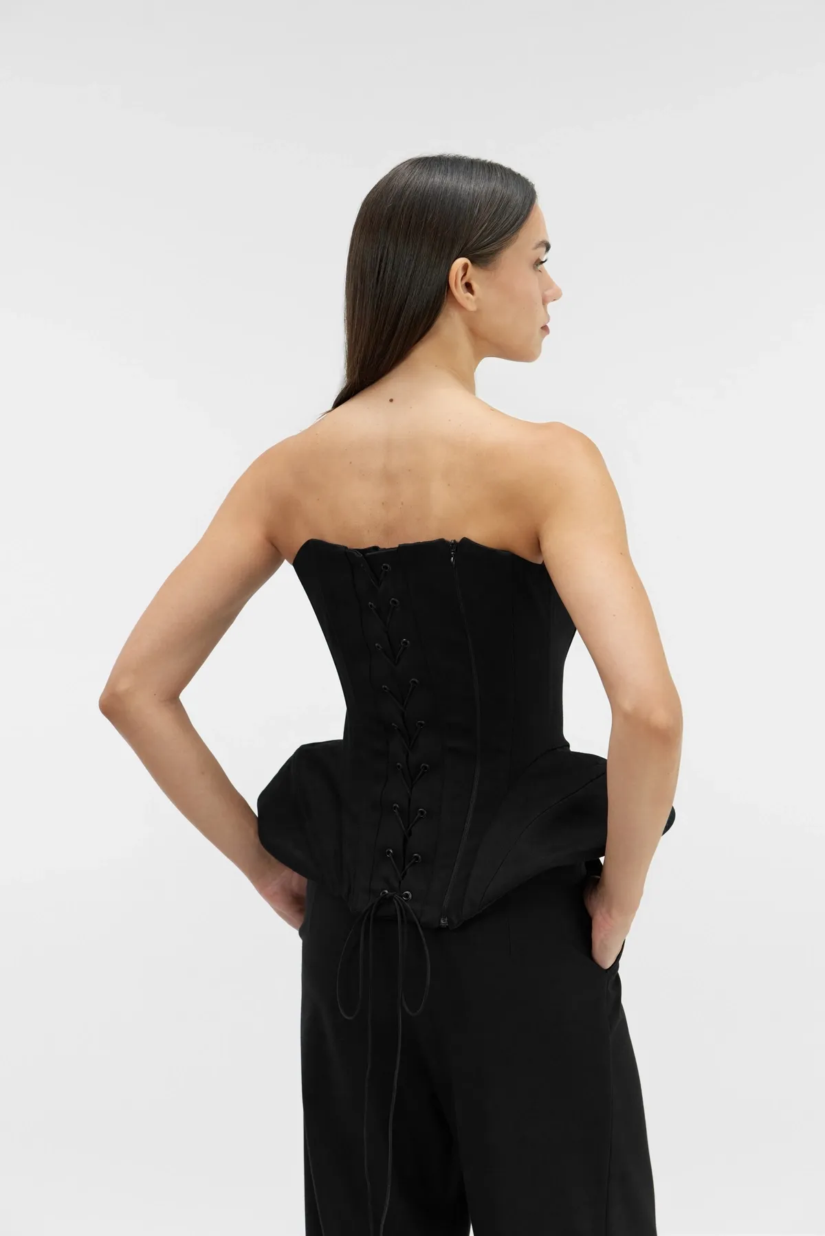 /uploads/raven_corset_back_e8c0f68d09.webp
