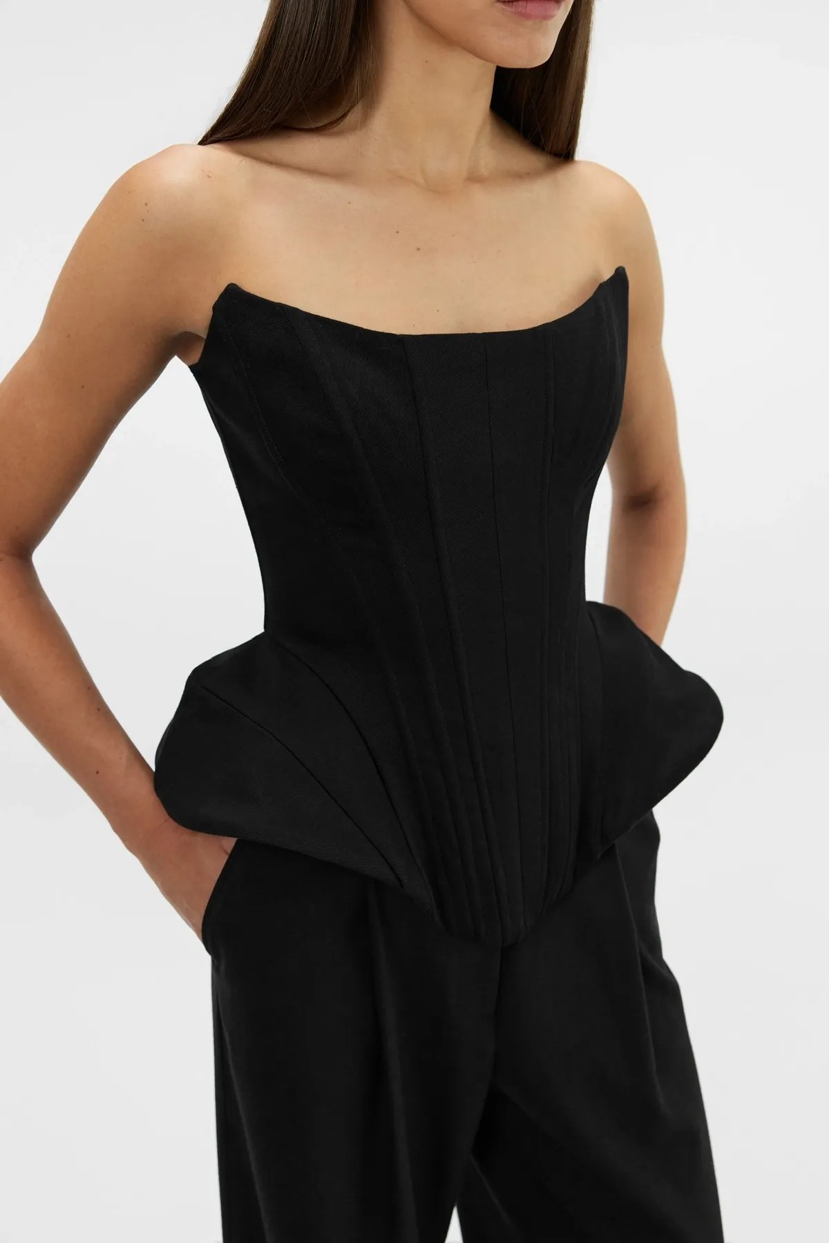 /uploads/raven_corset_detail_d871871353.webp