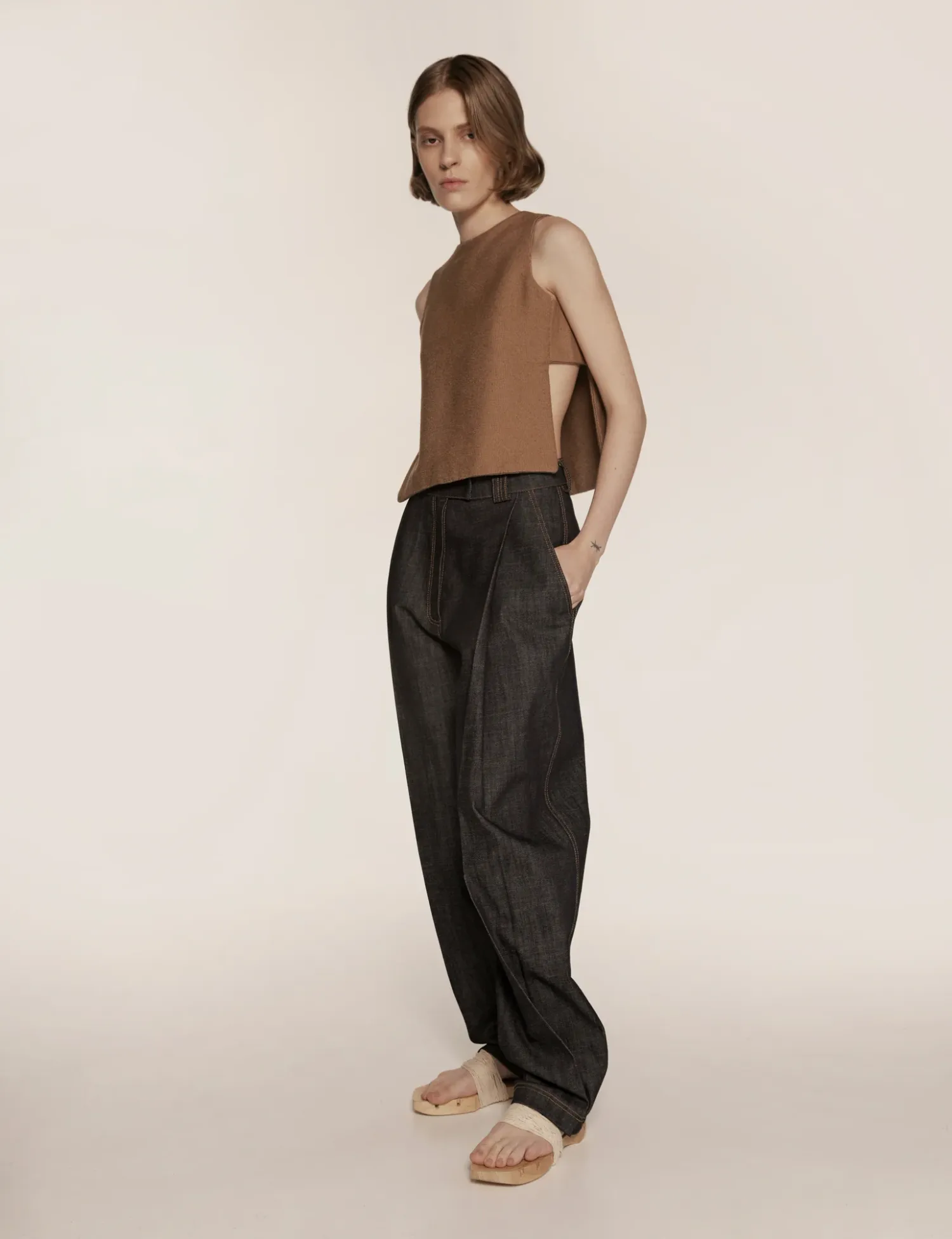 /uploads/wide_tapered_jeans_4a15977795.webp