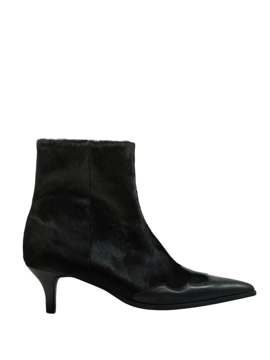 The COUNTRY heels pony product image