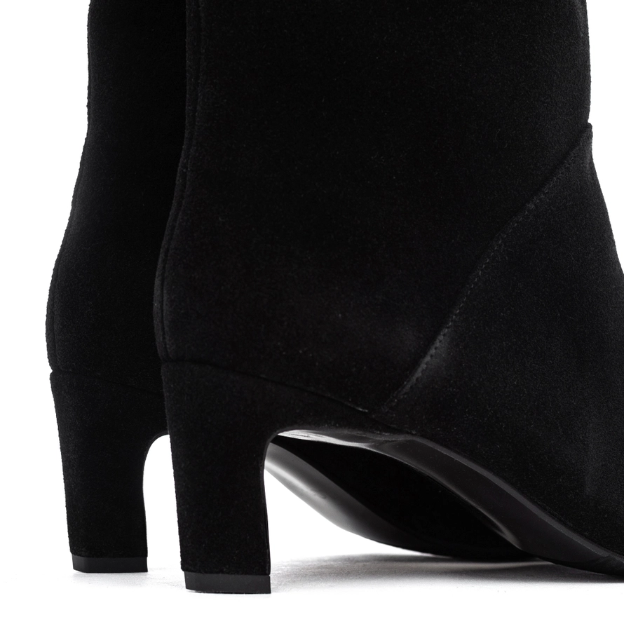 /uploads/Tracy_Black_5_4493ba0124.jpg_